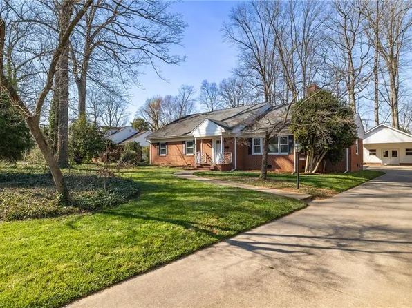 3808 Dogwood Dr, Greensboro, NC 27403