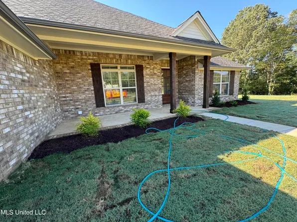 13495 Pebble Ridge Dr, Byhalia, MS 38611