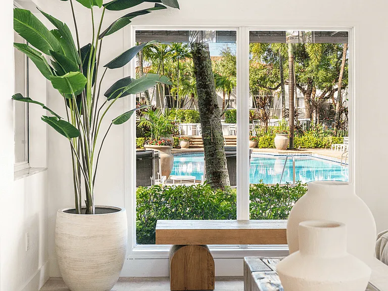 Coconut Palm Club Apartments — Photo 22