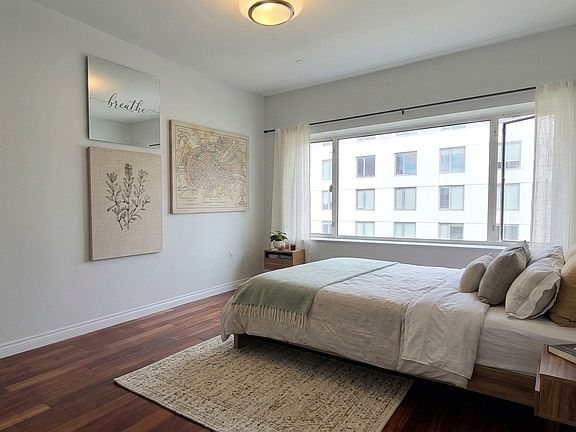 3rd image of 30-85 Vernon Blvd #5J