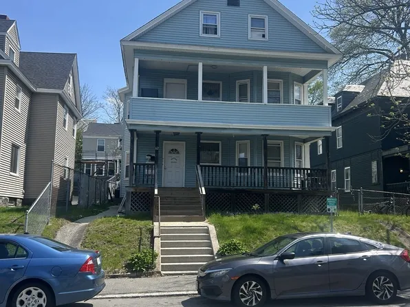 62 Huntington St, Lowell, MA 01852