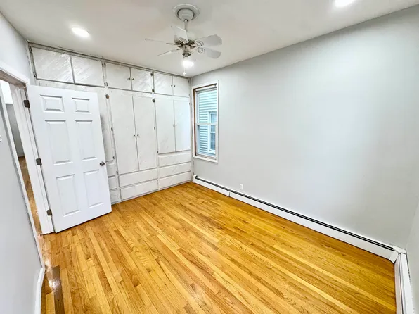 272 Winfield Avenue image 8 of 14