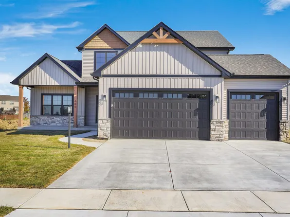 600 Prairie Meadows Dr, Heyworth, IL 61745