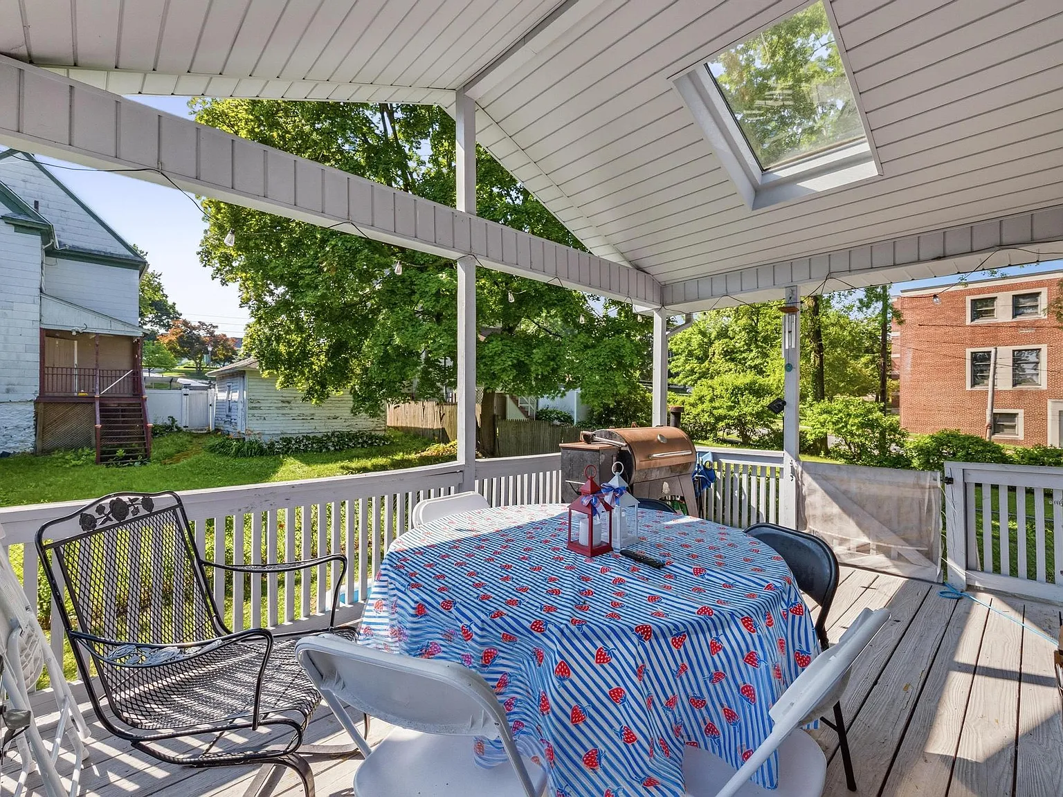 6 bed, 2160 sqft, $2,500 — Photo 3