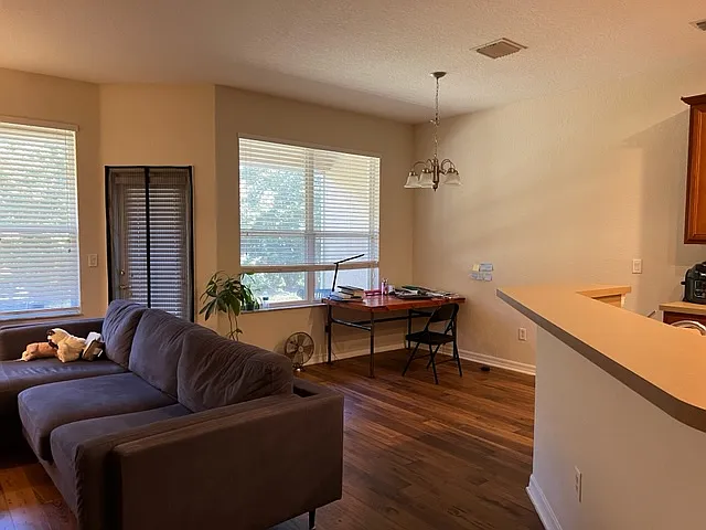 3/2.5 Bath Beautiful Townhome In Seven Oaks! — Photo 2