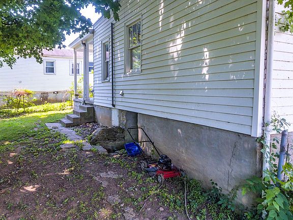 3rd image of 690 Higgins Ave