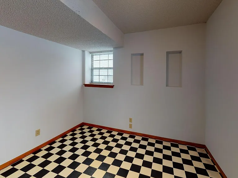 721 SE Redwood Ln — Photo 15