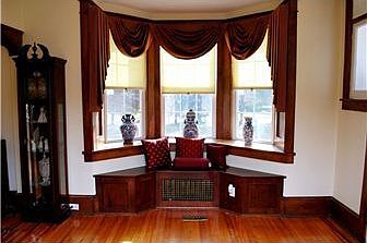 Front-facing bay window with bench seat
