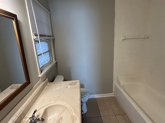 5th image of 4751 Queensbury Ct