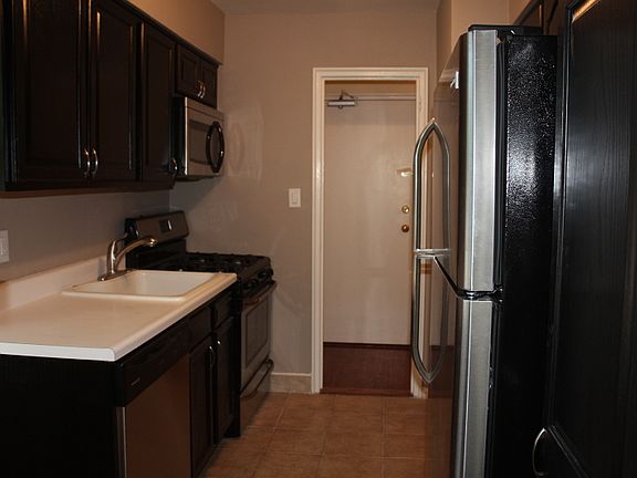 2nd image of 2 Green Acres Dr APT 9