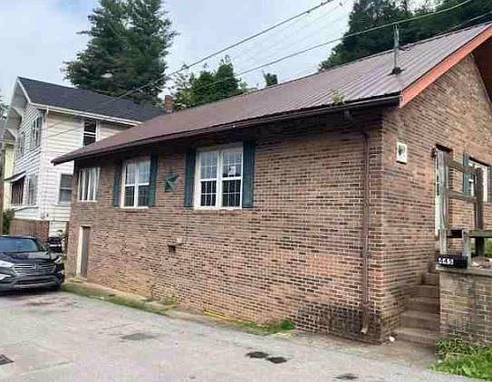 3rd image of 445 E Mound St