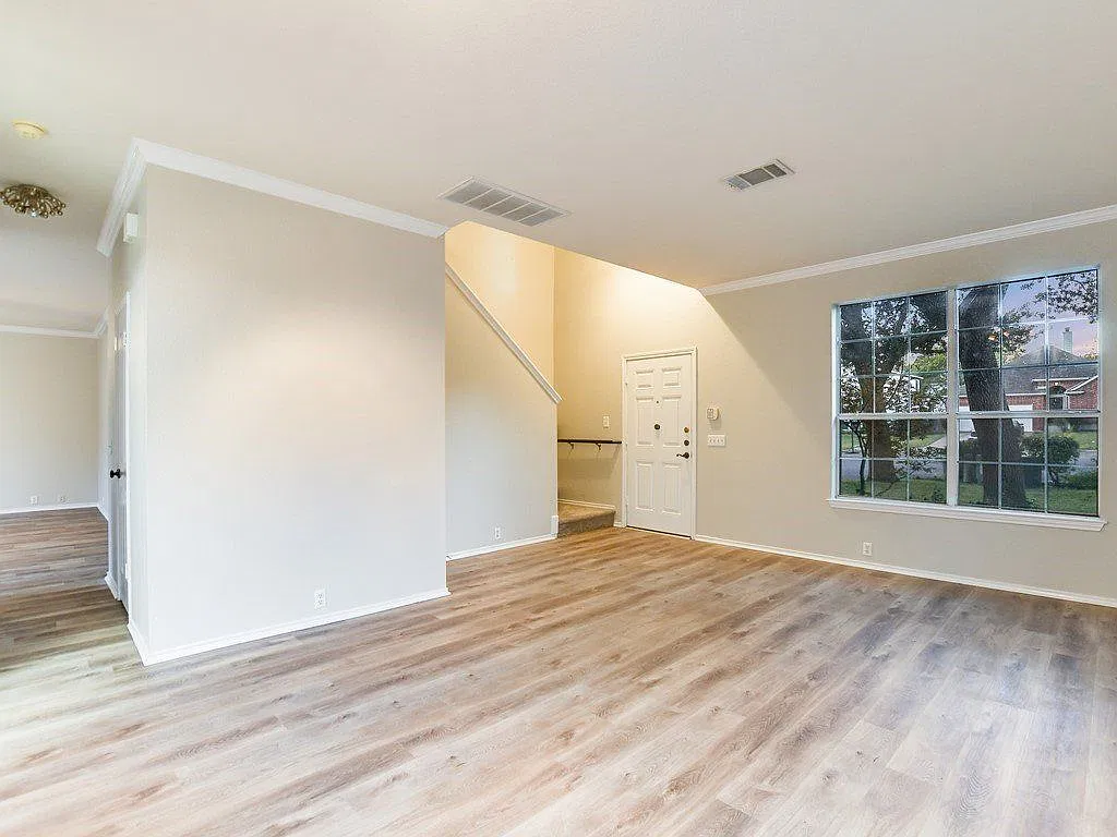 4 bed, 2.5 bath, 2195 sqft, $2,300 — Photo 4