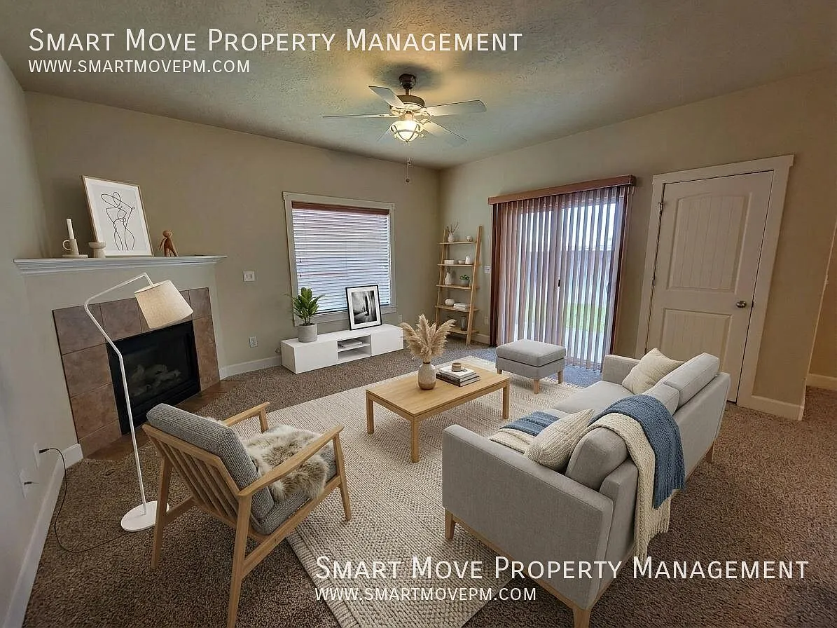 Spacious Three Bedroom Close to Shopping — Photo 3