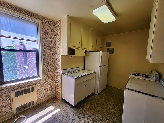 2nd image of 2280 Burnett St APT 5E