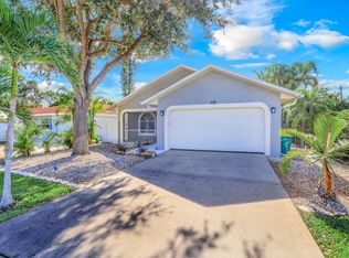 718 95th Ave N, Naples, FL 34108