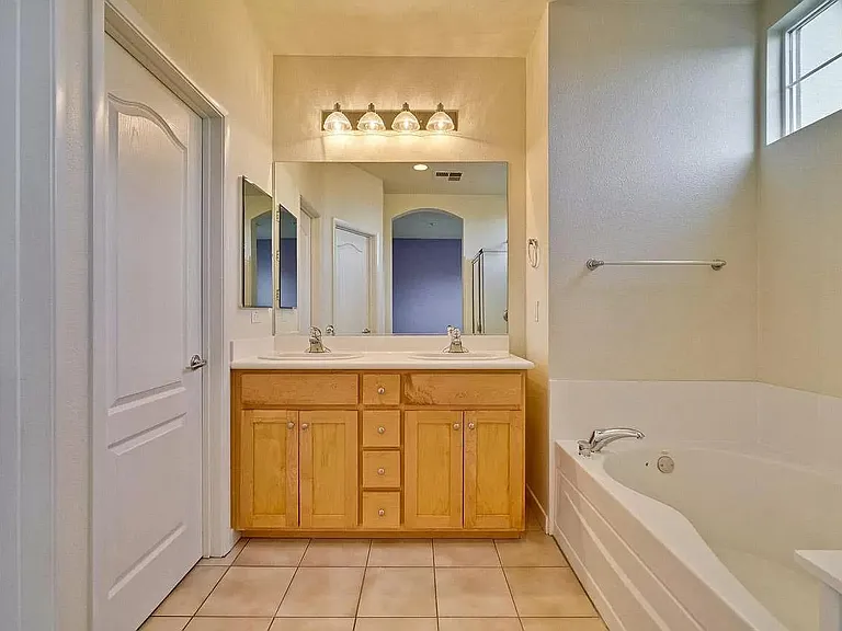 575 Montego Ter — Photo 28