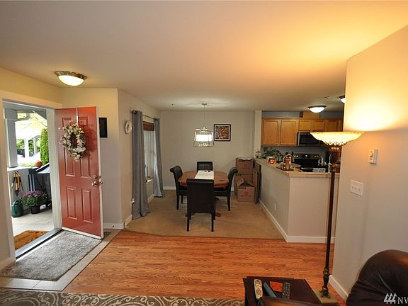 3rd image of 1698 25th Pl NE Unit 104