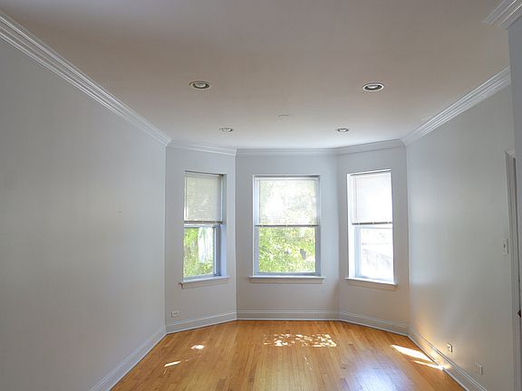 4th image of 1142 W Wellington Ave APT 1R