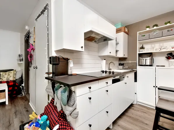 217 Calyer Street image 7 of 11