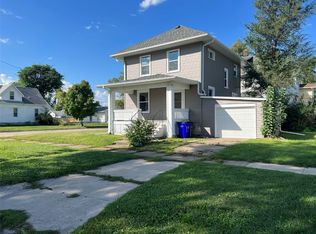 822 8th St SW, Cedar Rapids, IA 52404