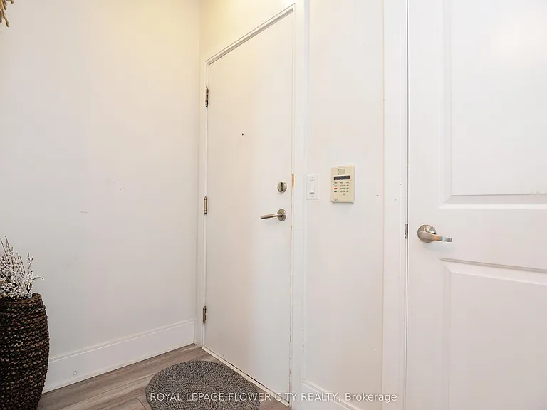 330 Burnhamthorpe Rd W #1902 — Photo 6