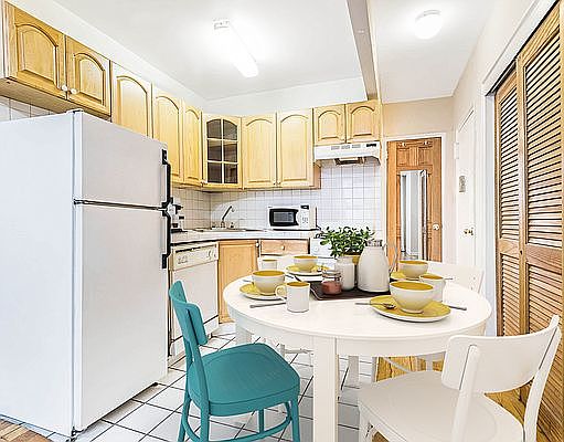 4th image of 437 W 22nd St APT 4