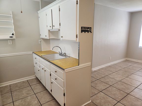 4th image of 10439 Skycrest Dr N