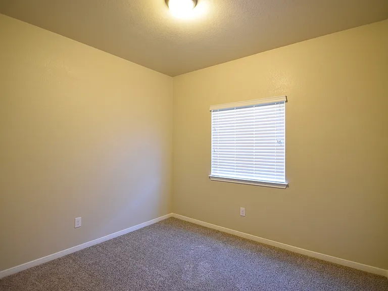 8025 Redbrush — Photo 12