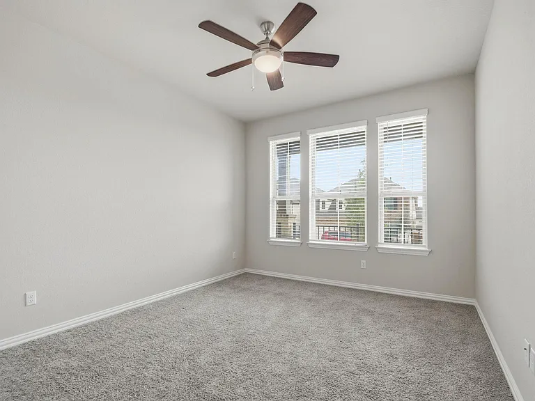 1009 Calendula Trl — Photo 9
