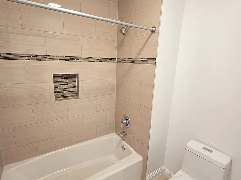 2518 W 5th st — Photo 11