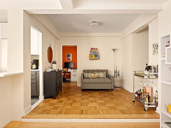 5th image of 333 W 57th St APT 3H