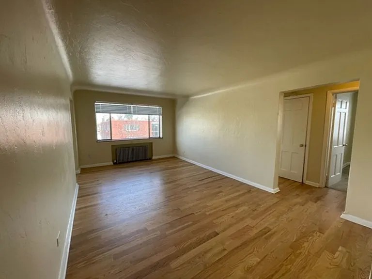 Don Edward Apartments — Photo 8