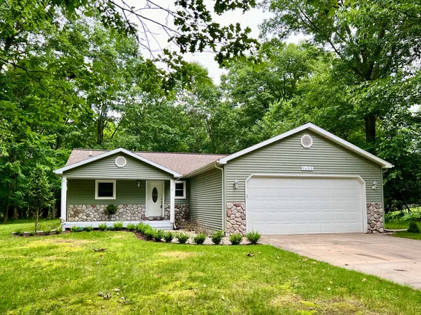 9603 Club House Dr W, Stanwood, MI 49346
