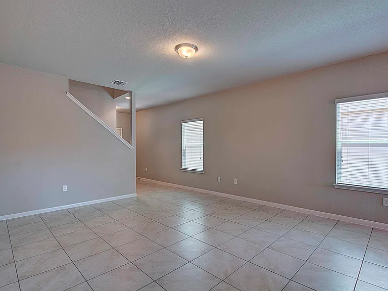 10404 Hatton Ln — Photo 4