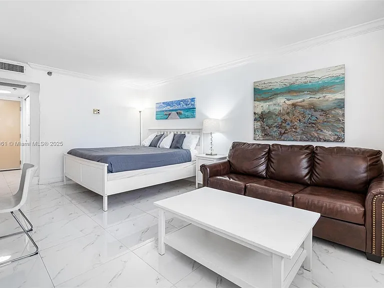 19201 Collins Ave #104 — Photo 2