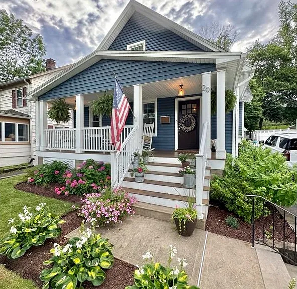 20 Colonial Rd — Photo 1