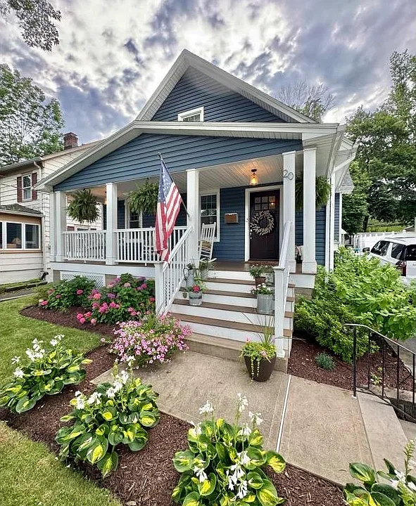 20 Colonial Rd