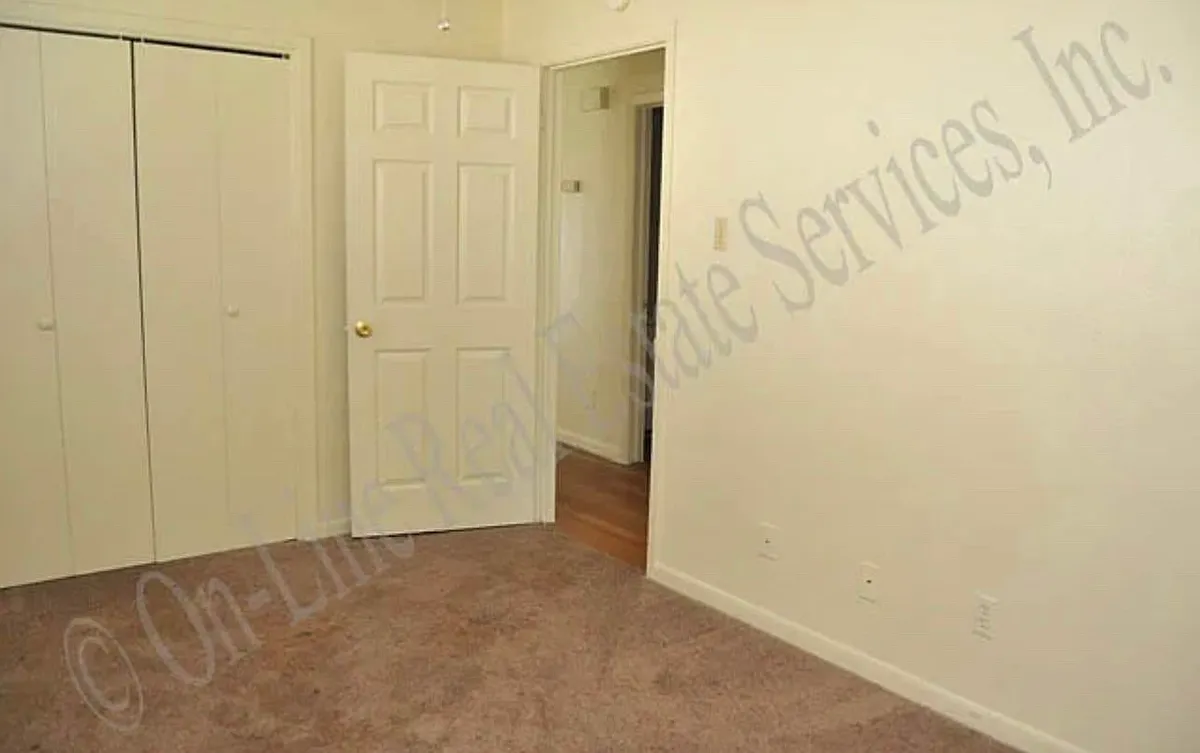 Building Photo - 1513 Hawk Tree Dr #A