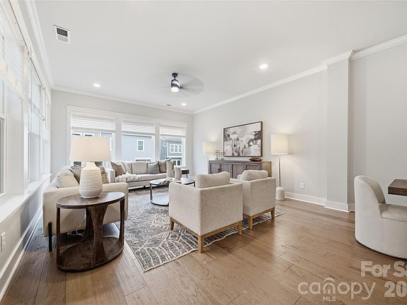 4th image of 2503 Lydia Ave