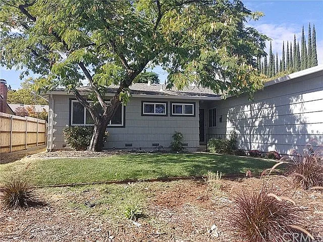 21 Leslie Ln photo 1