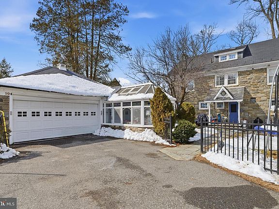 4th image of 104 Treaty Elm Ln