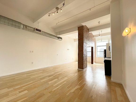 3rd image of 726 Market St Unit 806