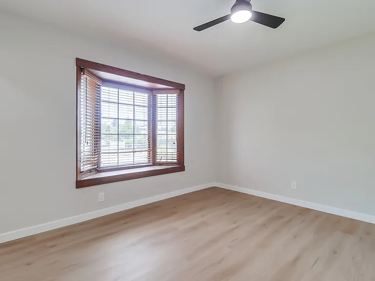 8120 Melrose Ln — Photo 11