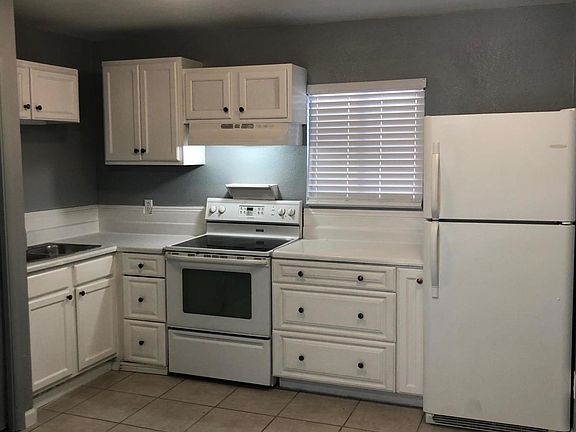 5th image of 17240 W Amy Dr #4