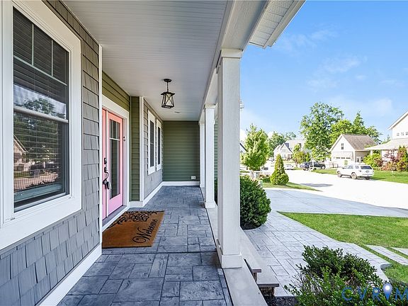 2nd image of 3901 Graythorne Dr