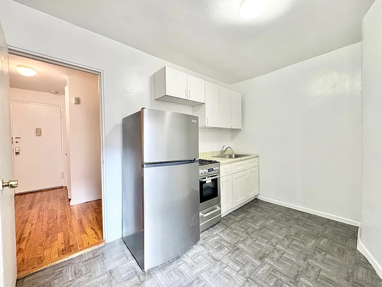 142-27 Barclay Ave #5E — Photo 4