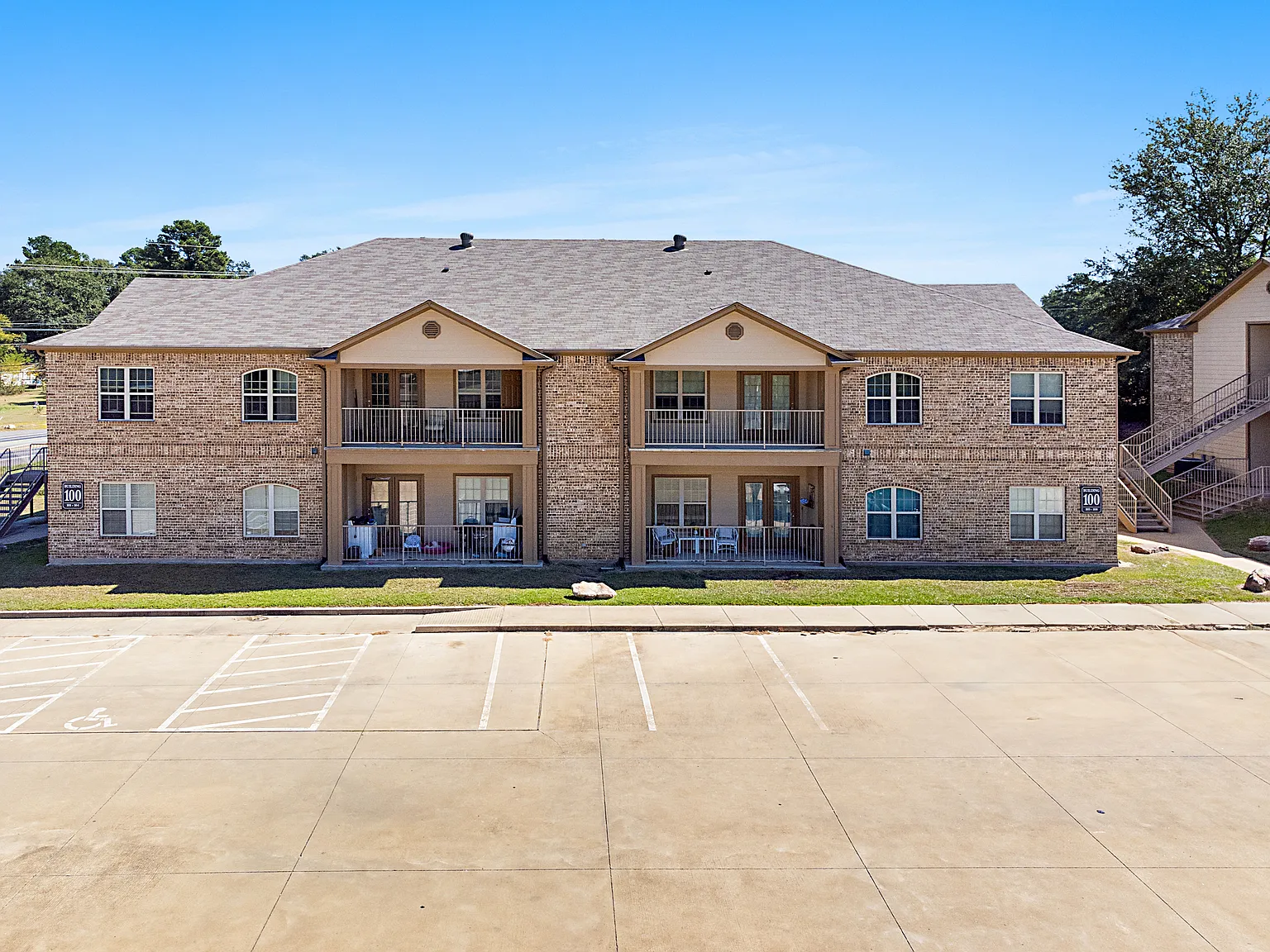 2 bed, $1,100 — Photo 1
