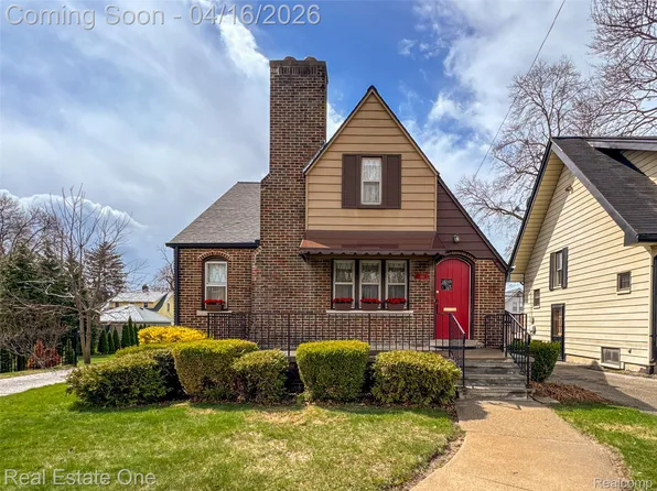 486 W Iroquois Rd, Pontiac, MI 48341