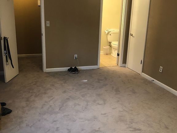 4th image of 5601 Country Dr APT 212