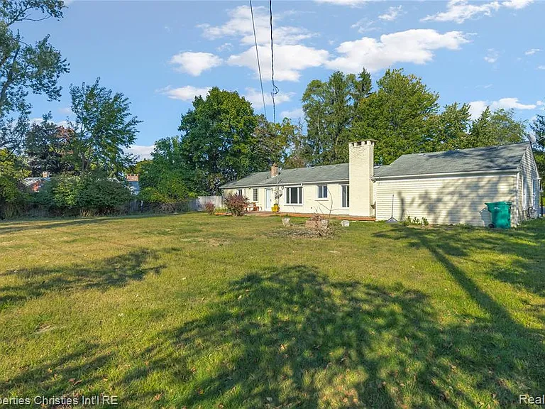 6550 Inkster Rd — Photo 34